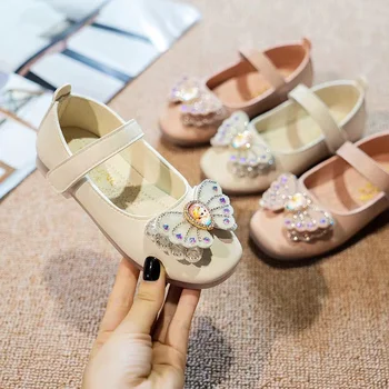 2022 primavera menina nova princesa sapatos fundo macio sapatos de couro único sapatos de forma simples menina de cristal borboleta estudante de sapatos