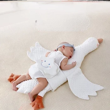 Recém-nascido dormindo no estômago de escape travesseiro aeronave almofadas de decoração de casa de big white, ganso sono do bebê